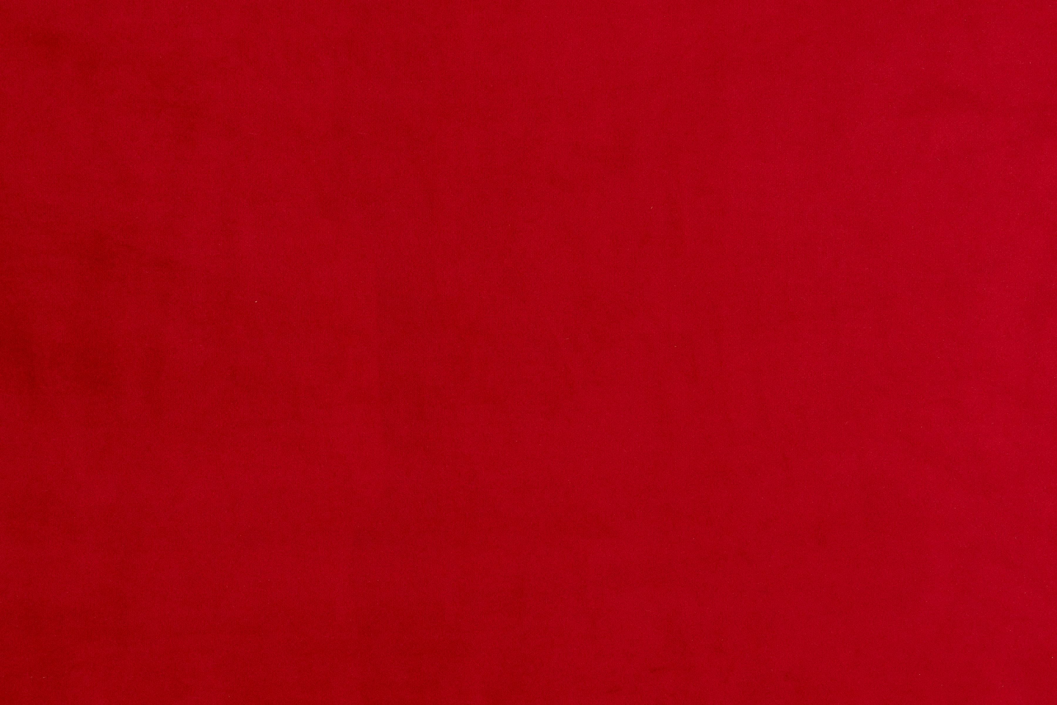 Lara Rojo Granate