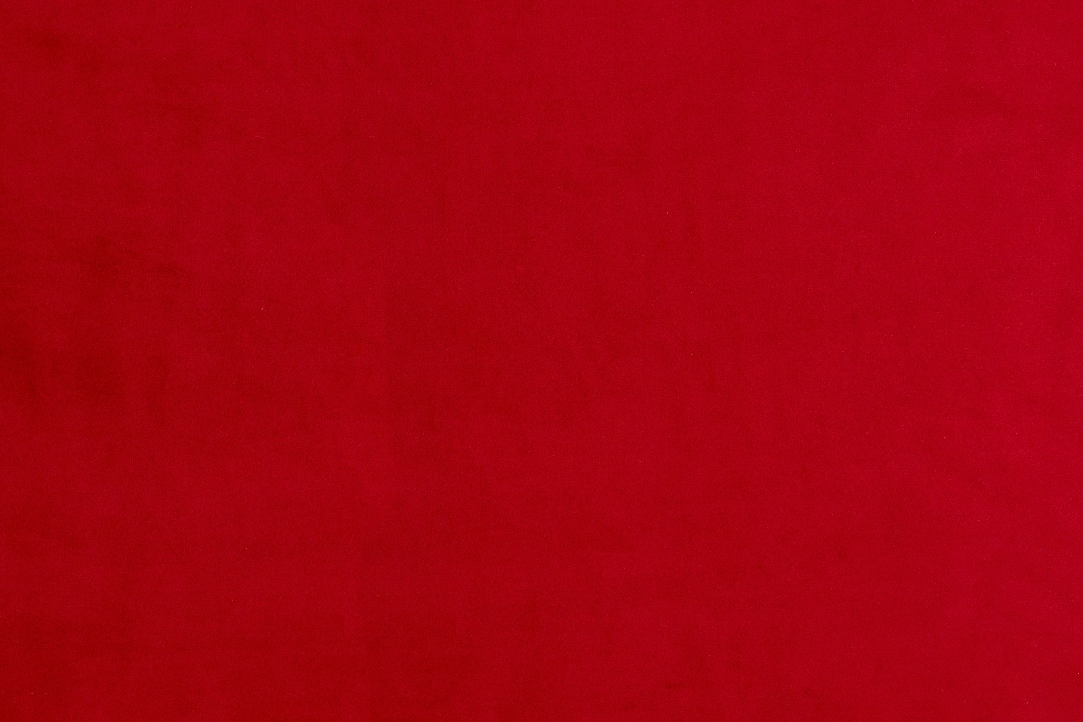 Lara Rojo Granate